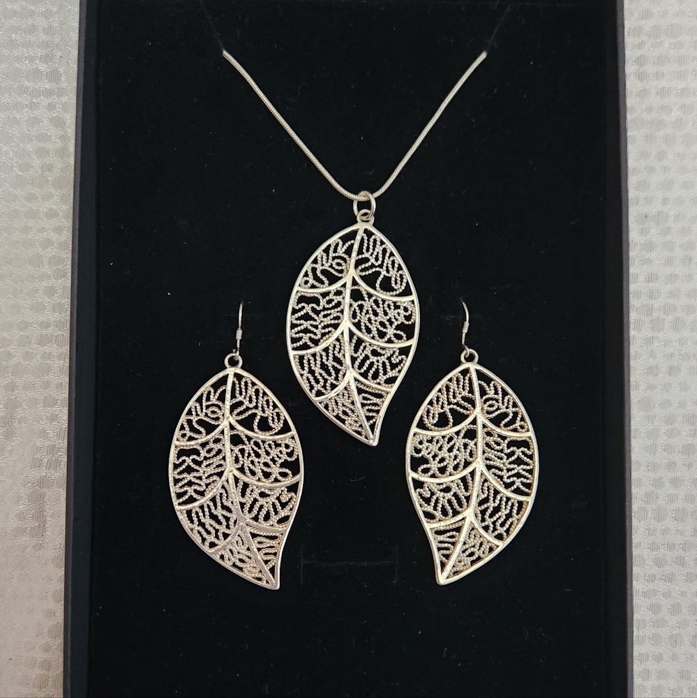 Silver Leaf Shaped Necklace And Earring Set
